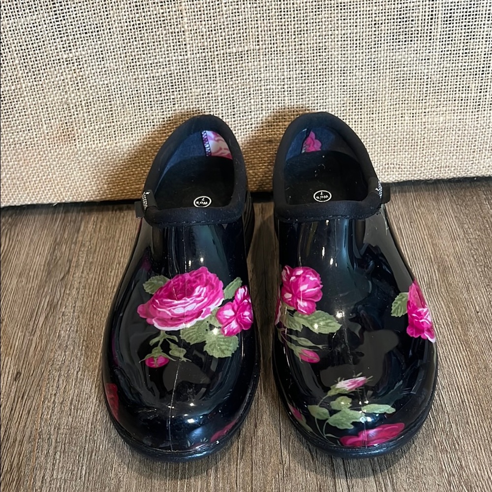 Sloggers rain and garden Black Clogs with Vibrant Pink Floral Design 7
